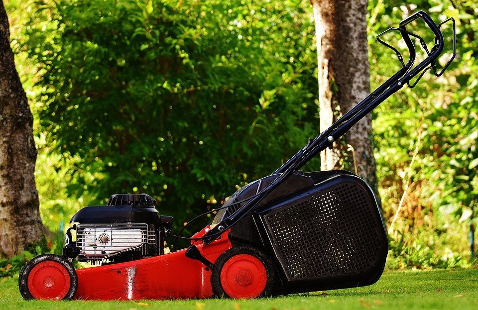 7 CHEAPEST GAS-POWERED LAWN MOWERS